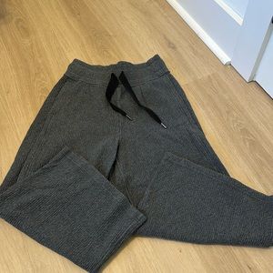 Lululemon cropped ribbed sweatpants in grey